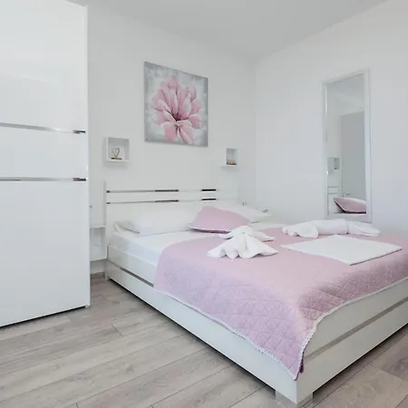 Apartment Lovely In With House Sea View Podaca