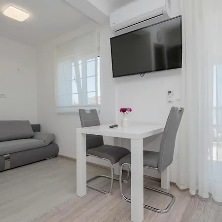Lovely In With House Sea View Apartment *