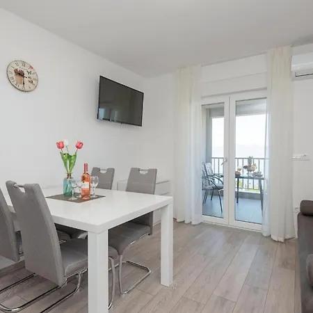 Lovely In With House Sea View