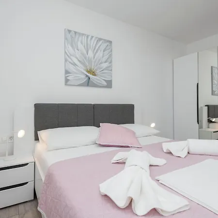 Lovely In With House Sea View Apartment Podaca