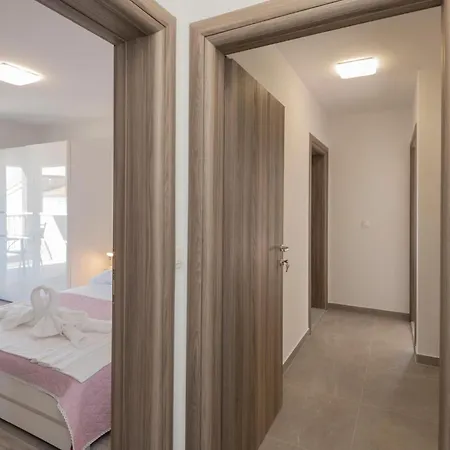 Apartment Lovely In With House Sea View Podaca