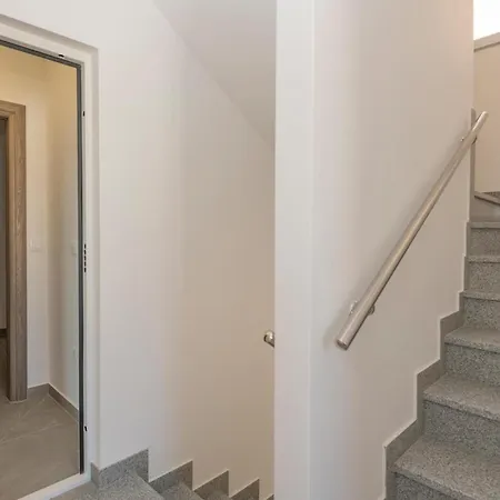 Lovely In With House Sea View Apartment