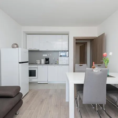 Apartment Lovely In With House Sea View Podaca